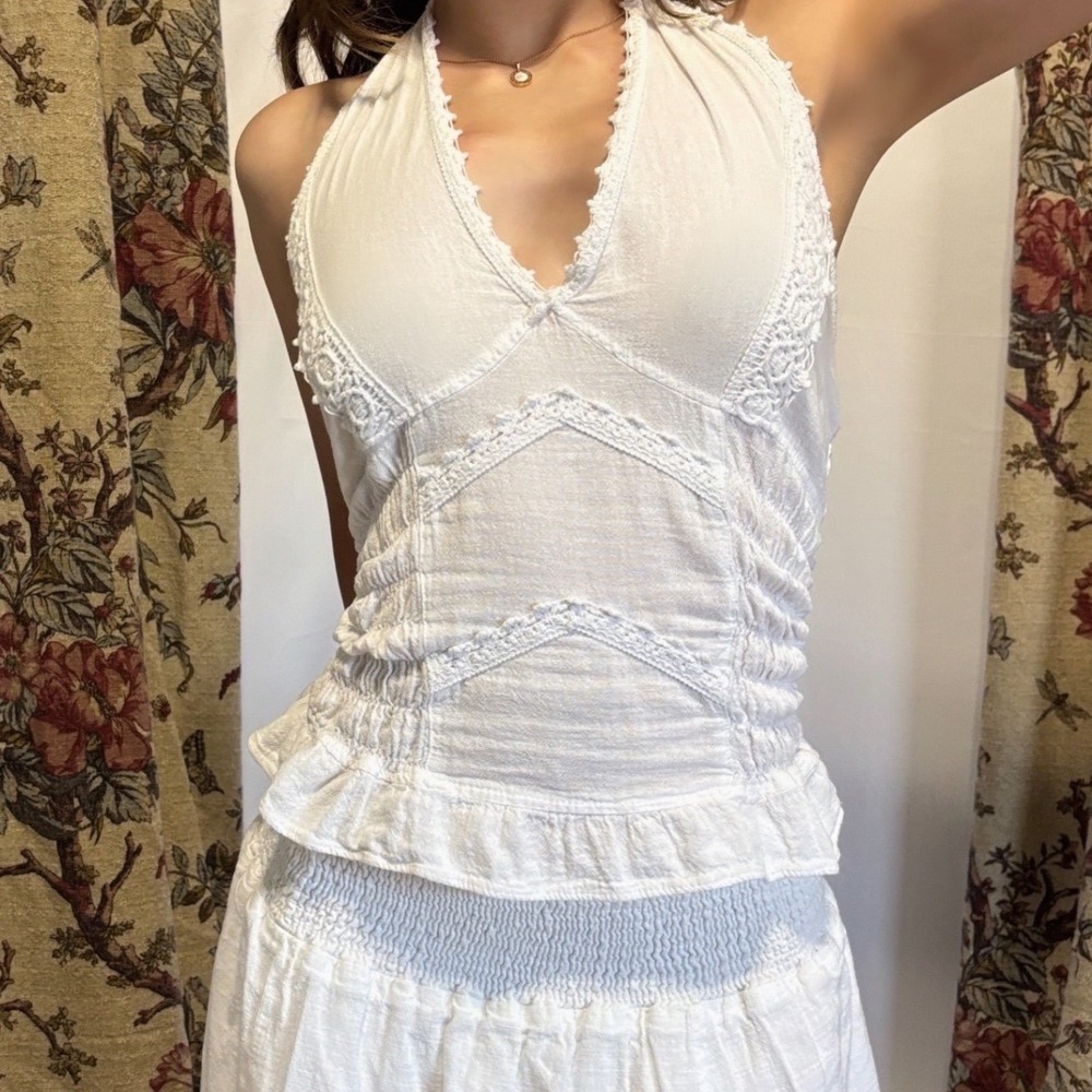 BLANCO Gorgeous Y2k white halter top with flattering lace detailing size small